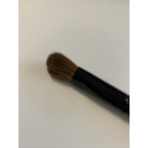 SMASHBOX CAMERA READY SHADOW INTENSIFIER BRUSH New not in box #26 - Picture 2 of 6